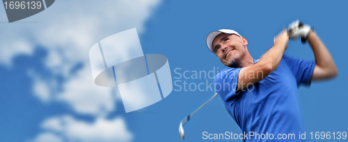 Image of golfer shooting a golf ball