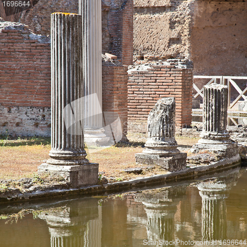 Image of Roman columns