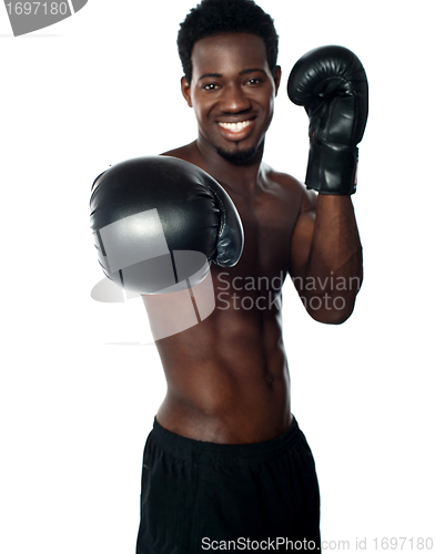 Image of Shirtless african boxer ready to punch you