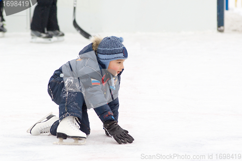 Image of Fall down on the ice