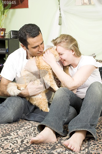 Image of loving couple with cat