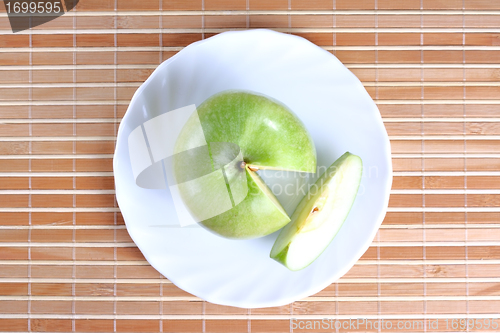Image of Apple on the plate