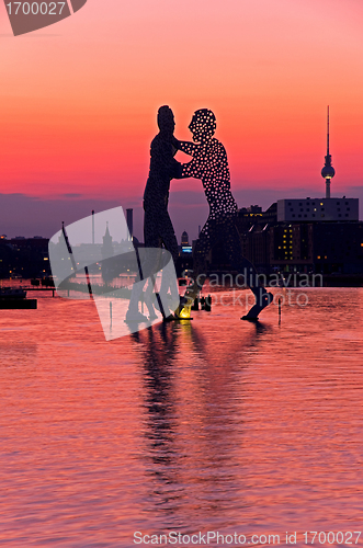 Image of molecule men berlin skyline