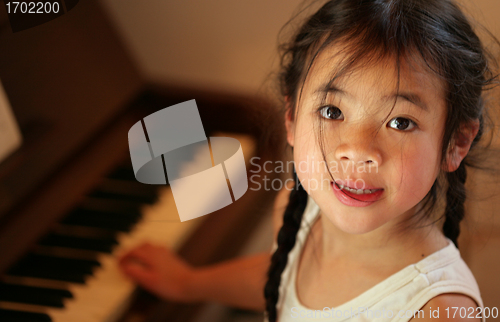 Image of child profile at piano