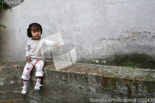 Image of children eating