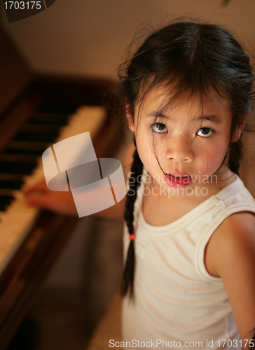 Image of child profile at piano