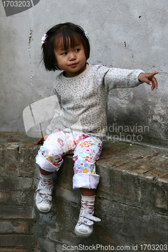 Image of children eating