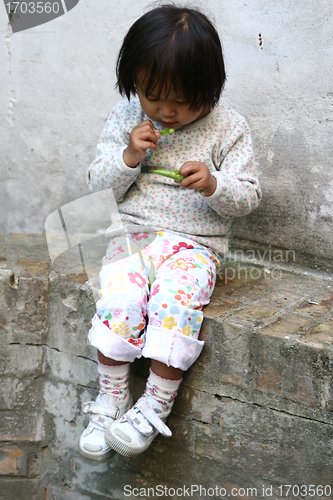 Image of children eating