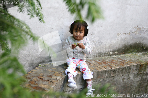 Image of children eating