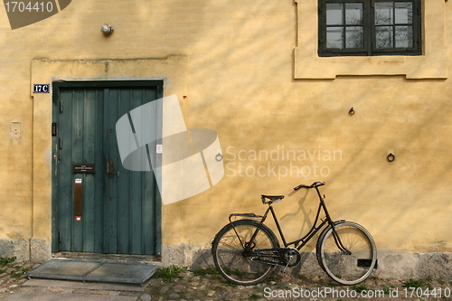Image of yellow house
