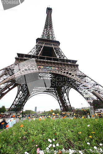 Image of tourists in paris
