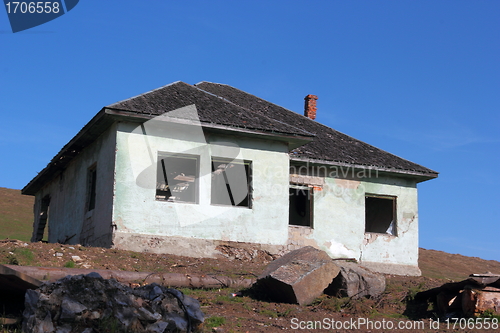 Image of abandoned house