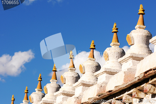 Image of White stupa in Tibet