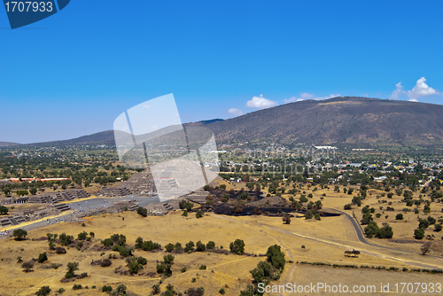 Image of Pyramid of the Moon and the Avenue of the dead.