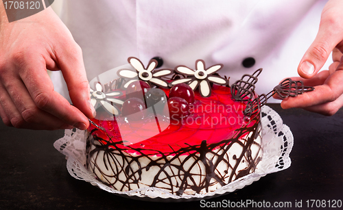 Image of Confectioner preparing cake