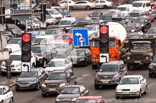 Image of Crowded highway with traffic lamp