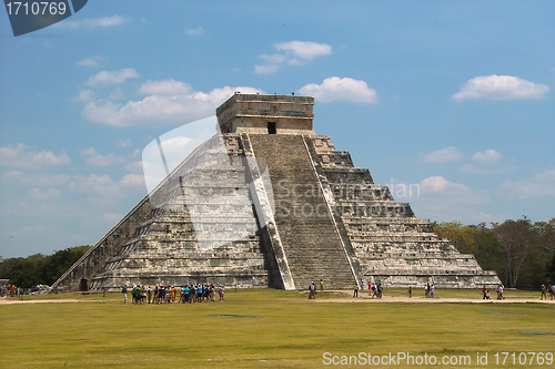 Image of Chichen Itza pyramid