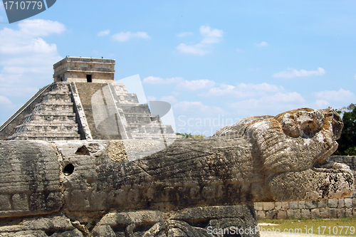 Image of Chichen Itza pyramid