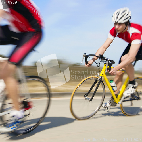 Image of Cyclists in pursuit