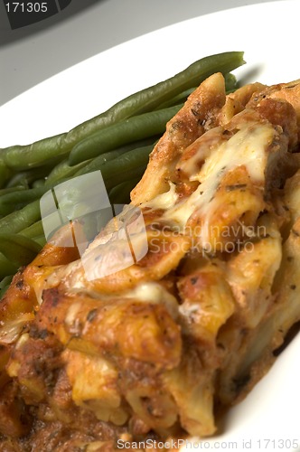 Image of baked ziti and green beans