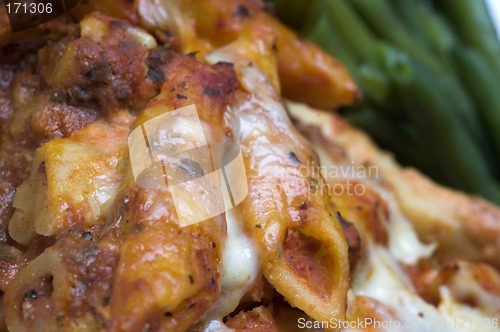 Image of baked ziti and green beans