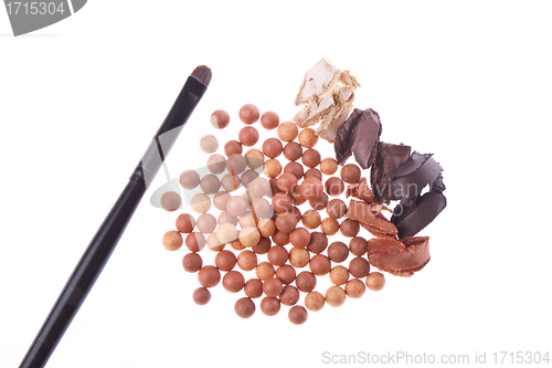 Image of bronzing pearls with cream eyeshadows