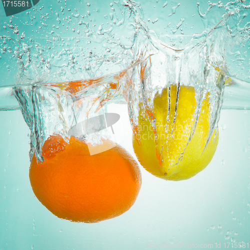 Image of citrus fruit splashing