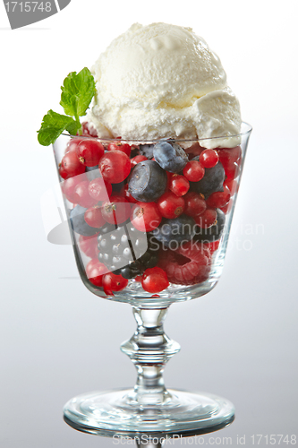 Image of glass of fresh berries with ice cream