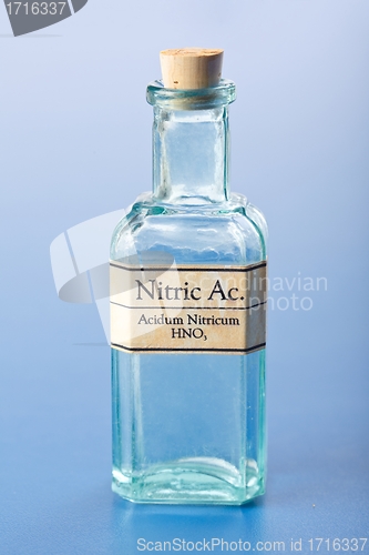 Image of Nitric acid in small chemical bottle