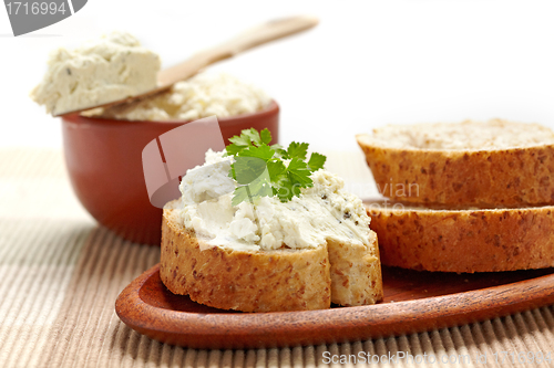 Image of bread with cream cheese