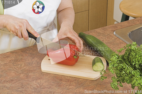 Image of cutting red pepper