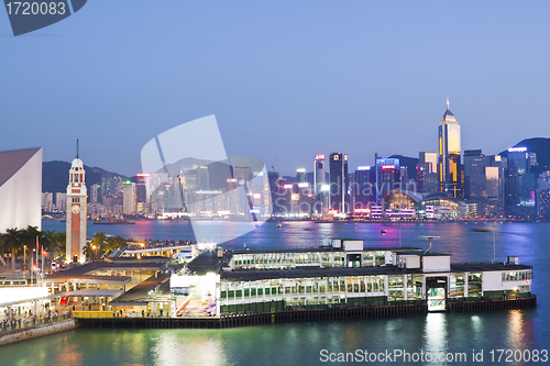 Image of Hong Kong harbour at sunset