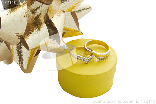 Image of rings gift box and bows