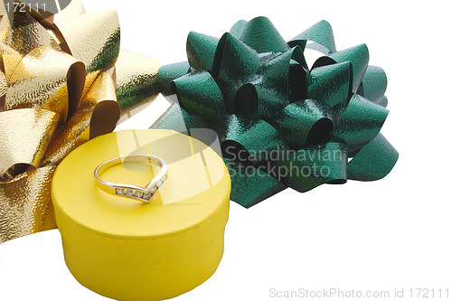 Image of ring gift box and bows