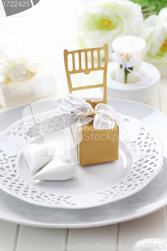 Image of Luxury place setting in white