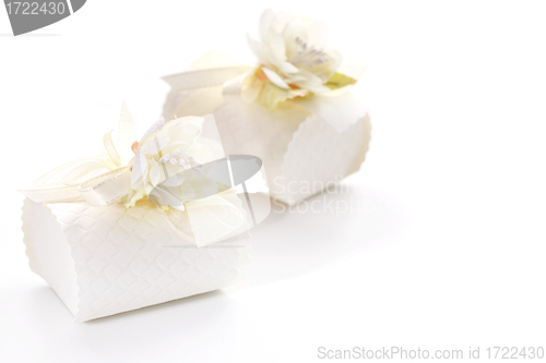 Image of Small present box decorated with flower