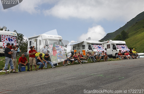 Image of People wating for the cyclists