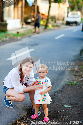 Image of Mother and daughter traveling together