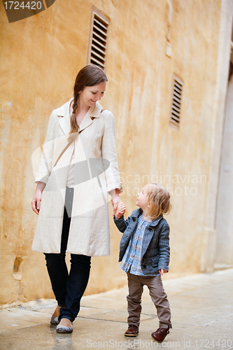 Image of Mother and daughter in city