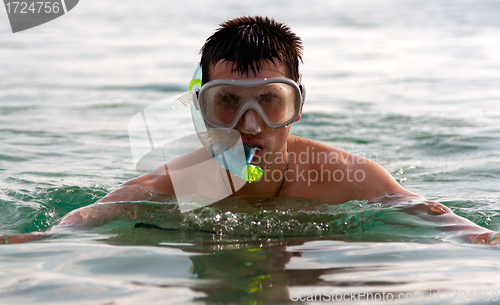 Image of The man in the sea in a mask