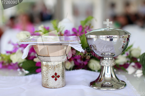 Image of Catholic wedding.