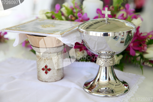 Image of Catholic wedding.