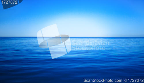 Image of blue sky and ocean
