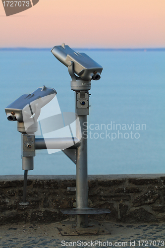 Image of look at the sea