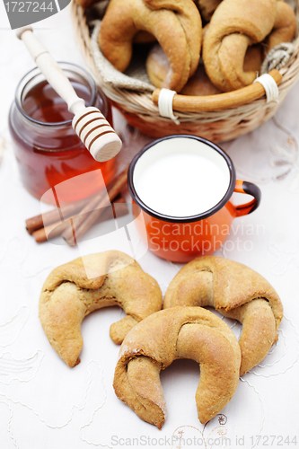 Image of yeast cinnamon croissant