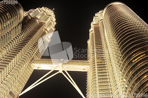 Image of Petronas Twin Towers at night