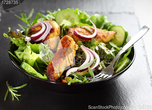 Image of Salad with marinated chicken breast stripes 