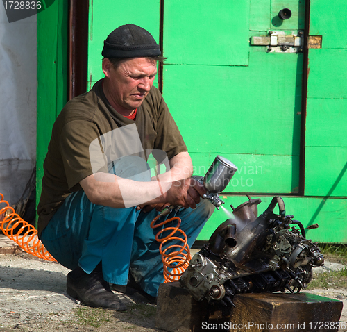 Image of Locksmith washes the car engine before disassembly