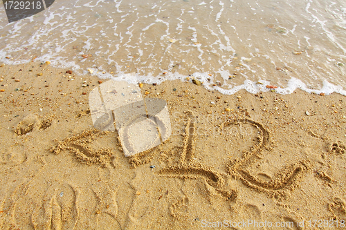 Image of 2012 handwritting on sand