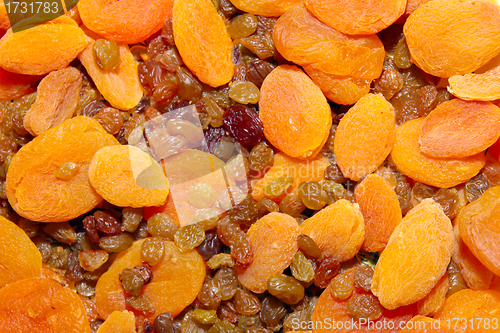 Image of raisins and dried apricots